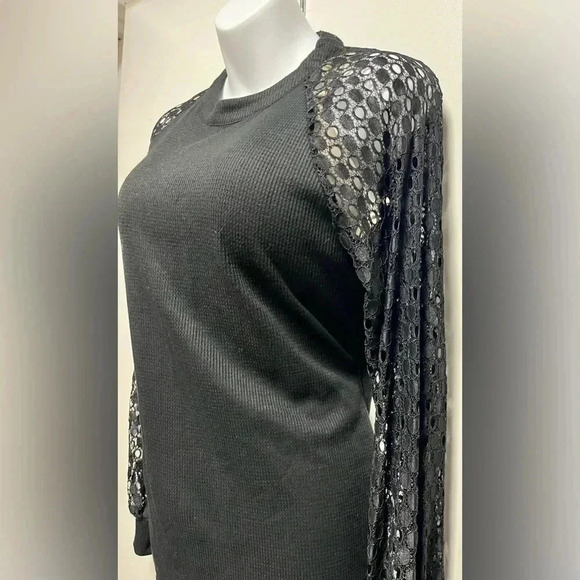 MIHOLL BRAND WAFFLE TOP WITH SEE THRU LACE SLEEVES BLACK SIZE M - Picture 2 of 5